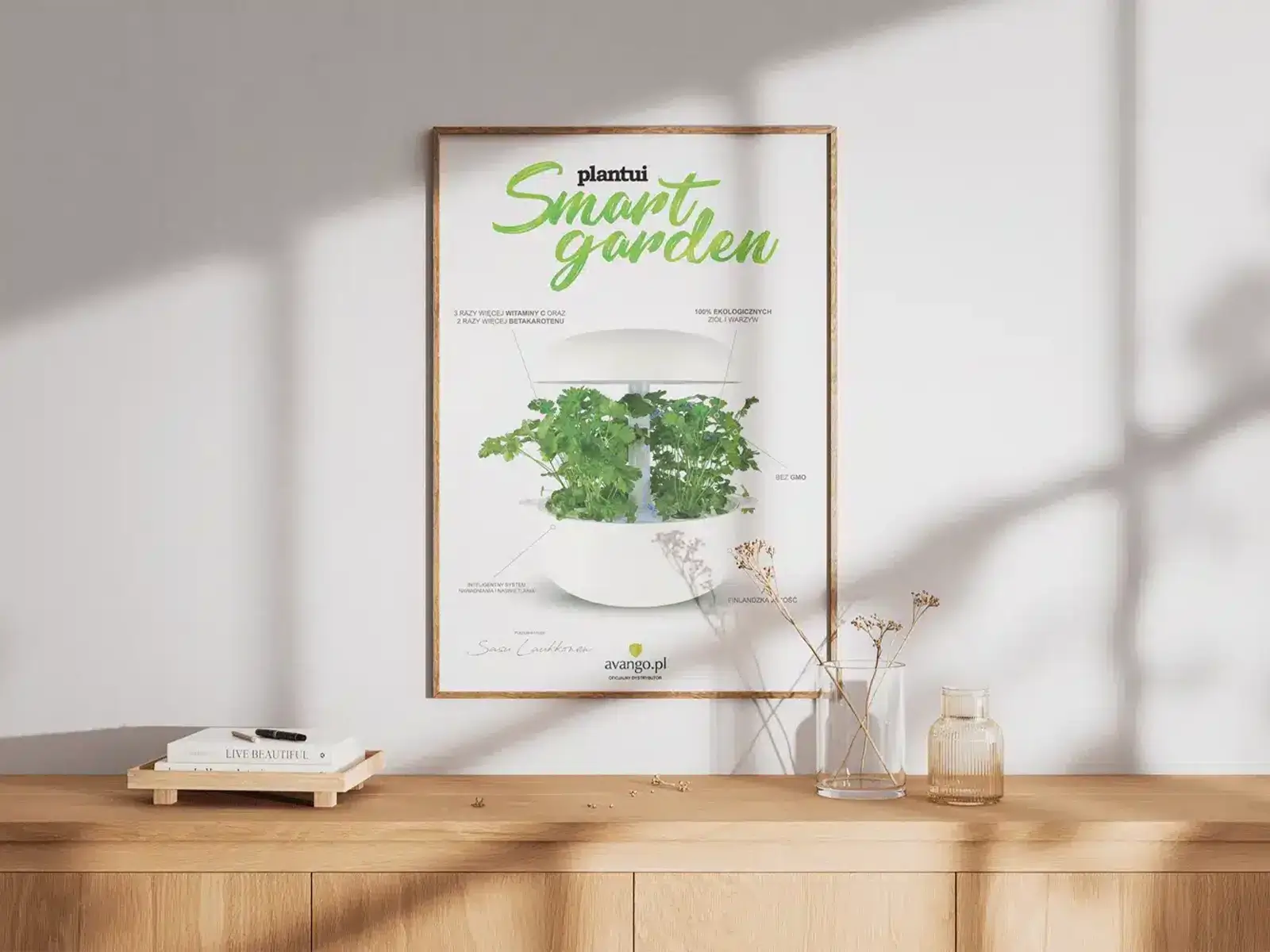 Projekt plakatu Smart Garden Plantui dla sklepu Avango, przedstawiający ekologiczny domowy system do uprawy ziół i warzyw